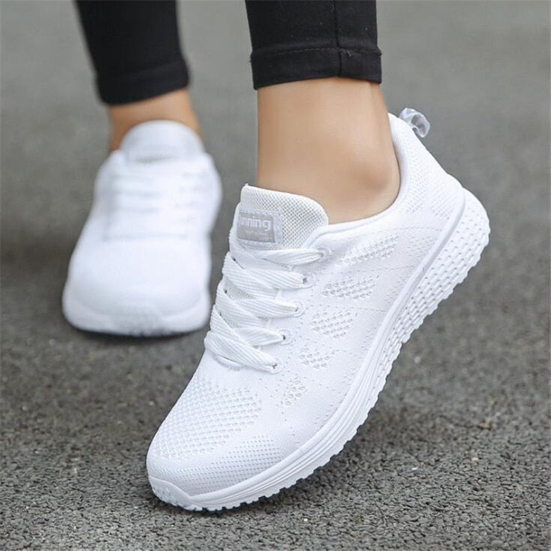 النساء حذاء كاجوال موضة تنفس المشي شبكة حذاء مسطح امرأة بيضاء أحذية رياضية النساء 2019 تنيس Feminino حذاء للجيم رياضة