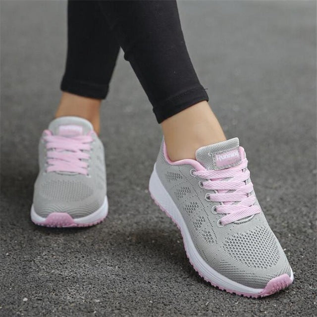 النساء حذاء كاجوال موضة تنفس المشي شبكة حذاء مسطح امرأة بيضاء أحذية رياضية النساء 2019 تنيس Feminino حذاء للجيم رياضة
